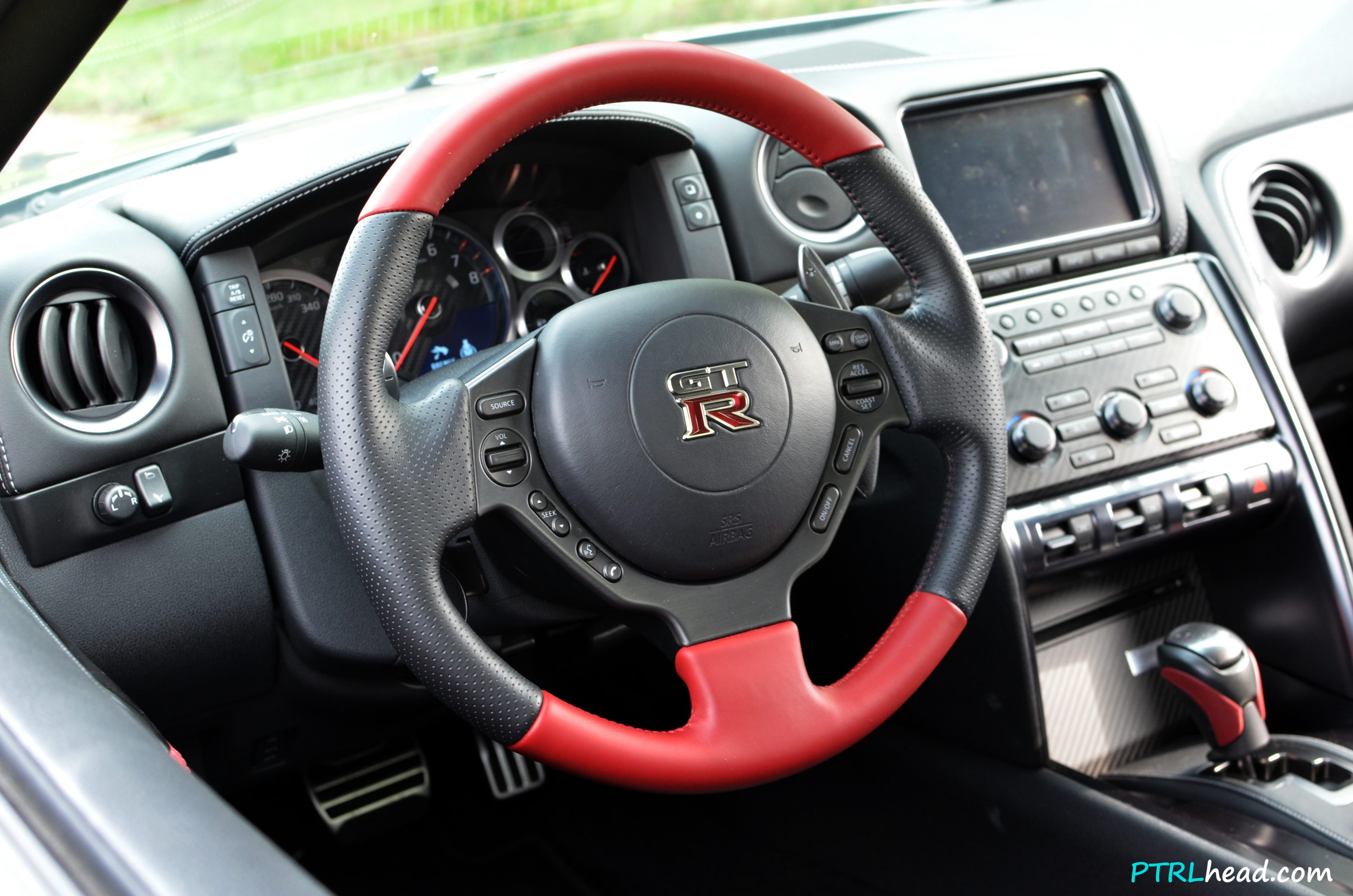 GT-R 2014 Cockpit