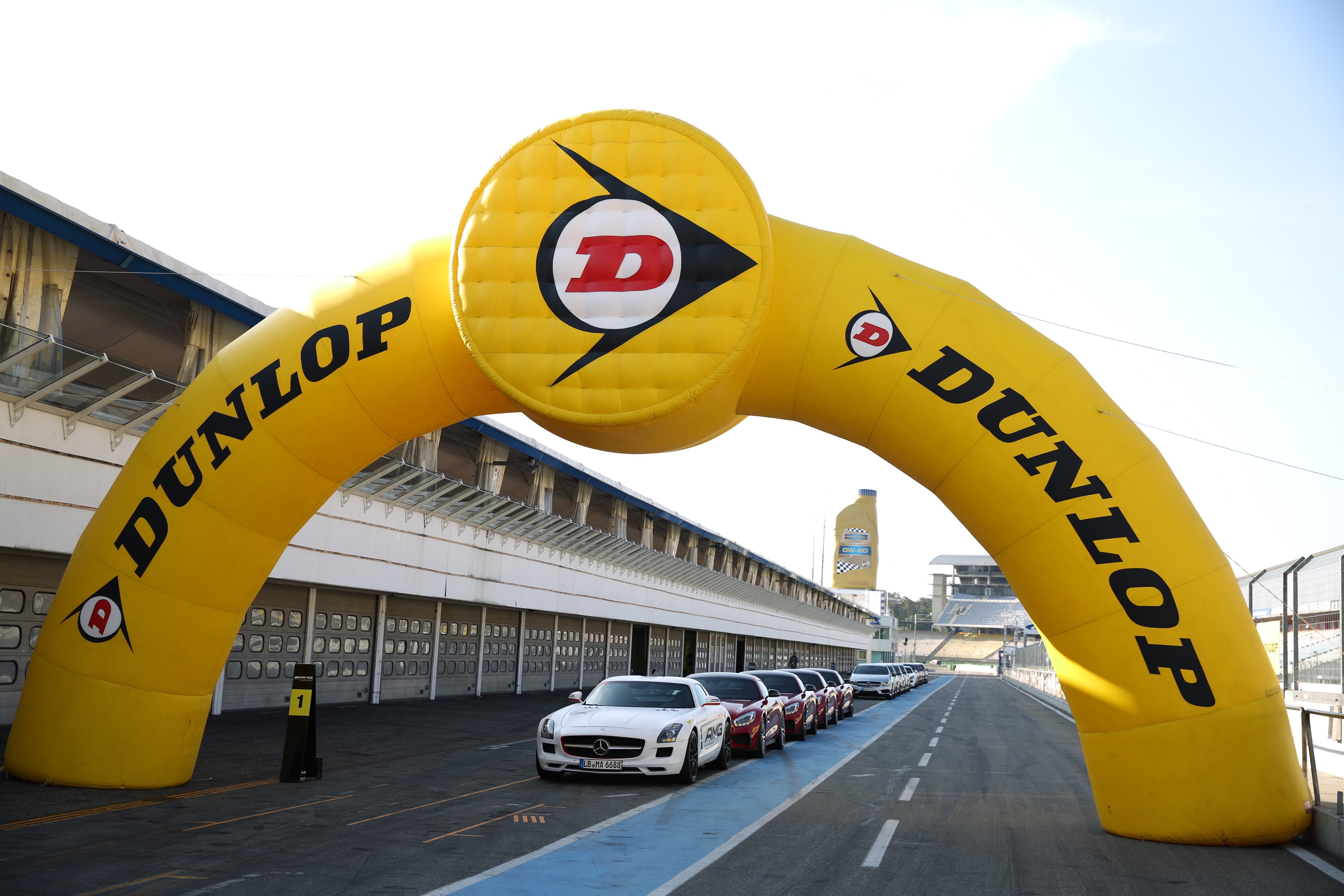 Dunlop x AMG Driving Academy