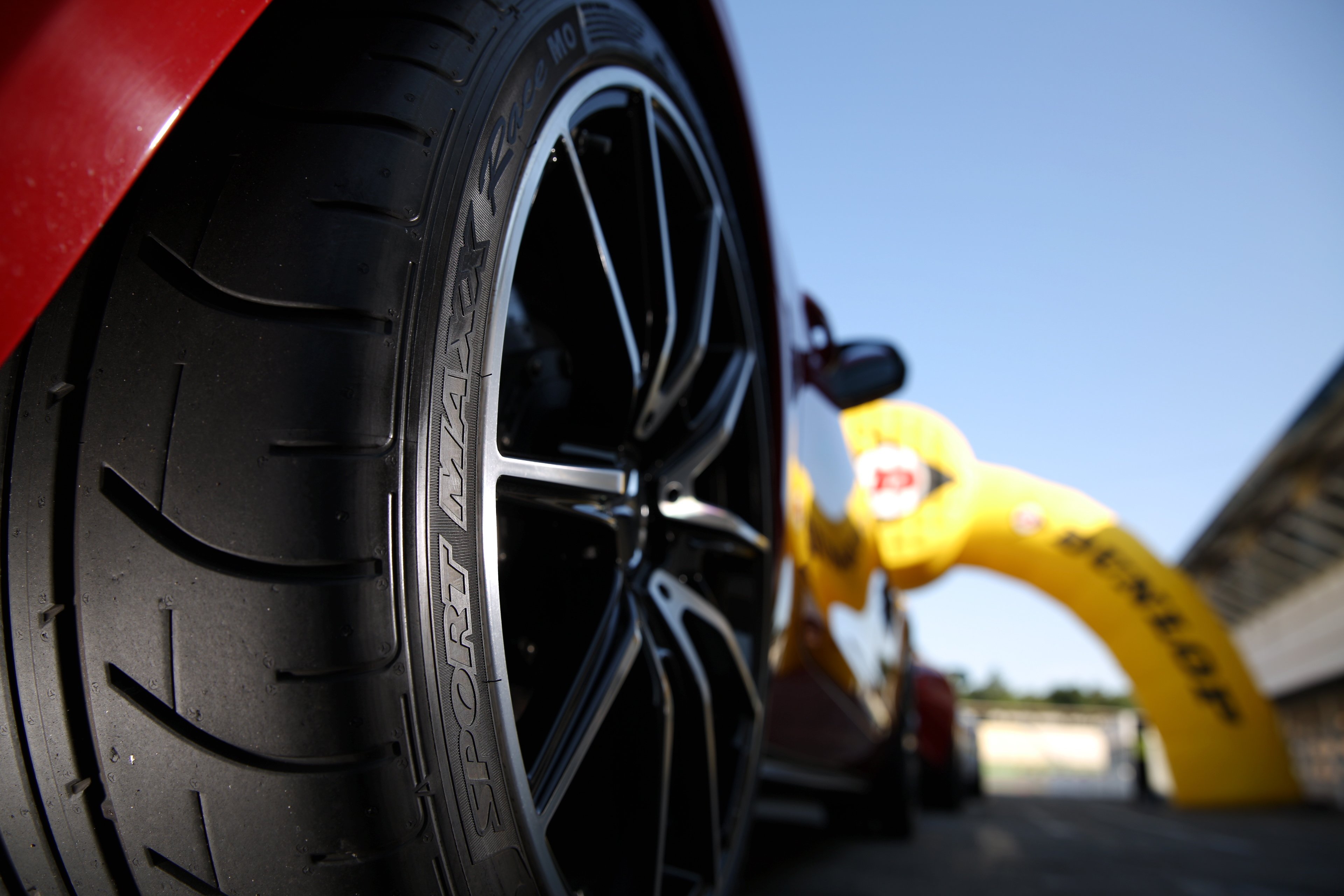 Dunlop x AMG Driving Academy