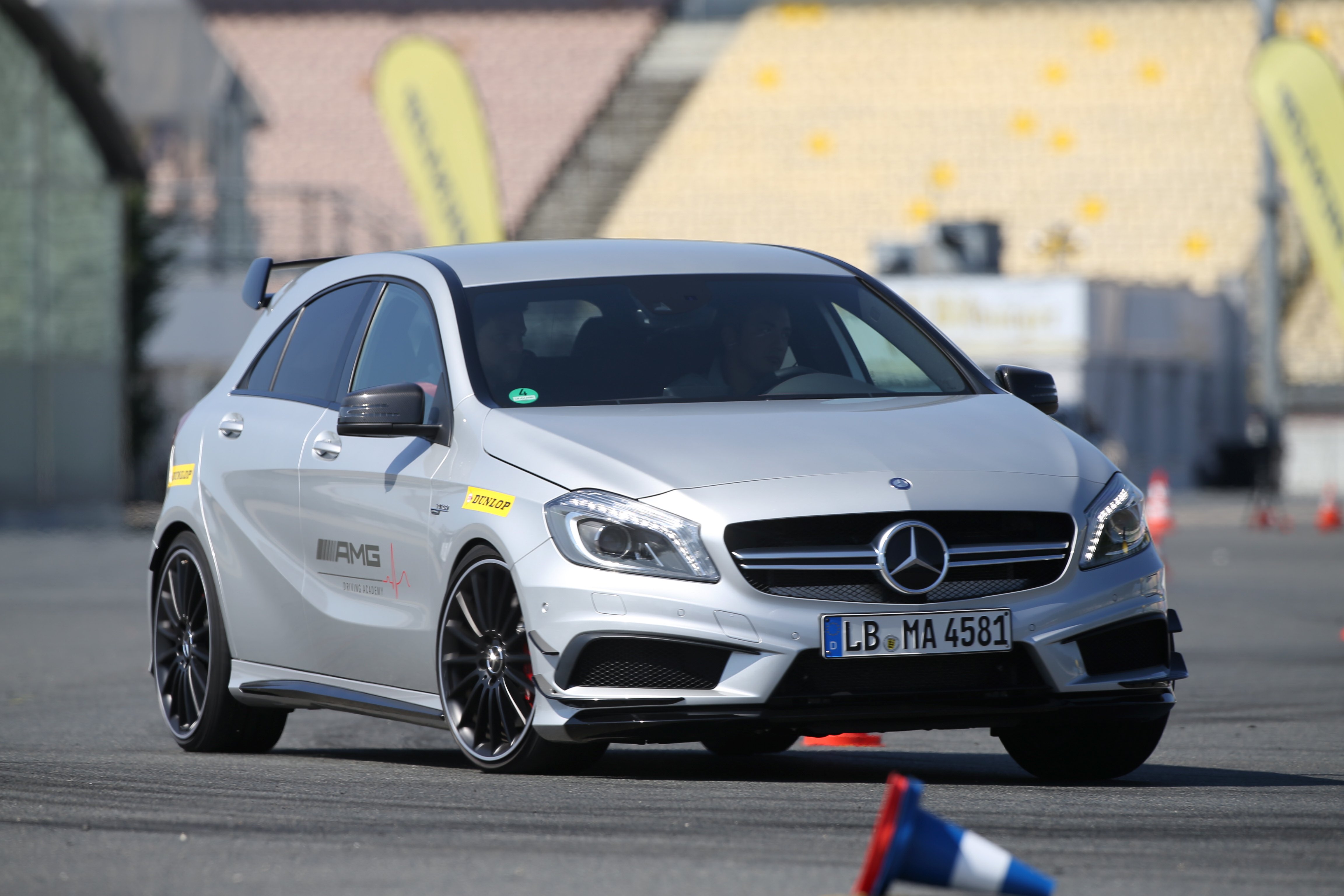 Dunlop x AMG Driving Academy