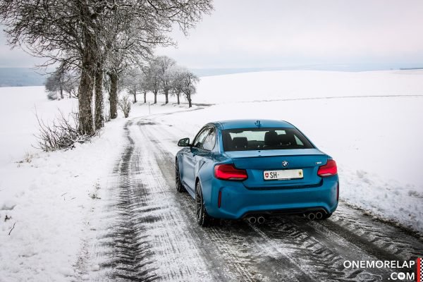 BMW M2 Schnee