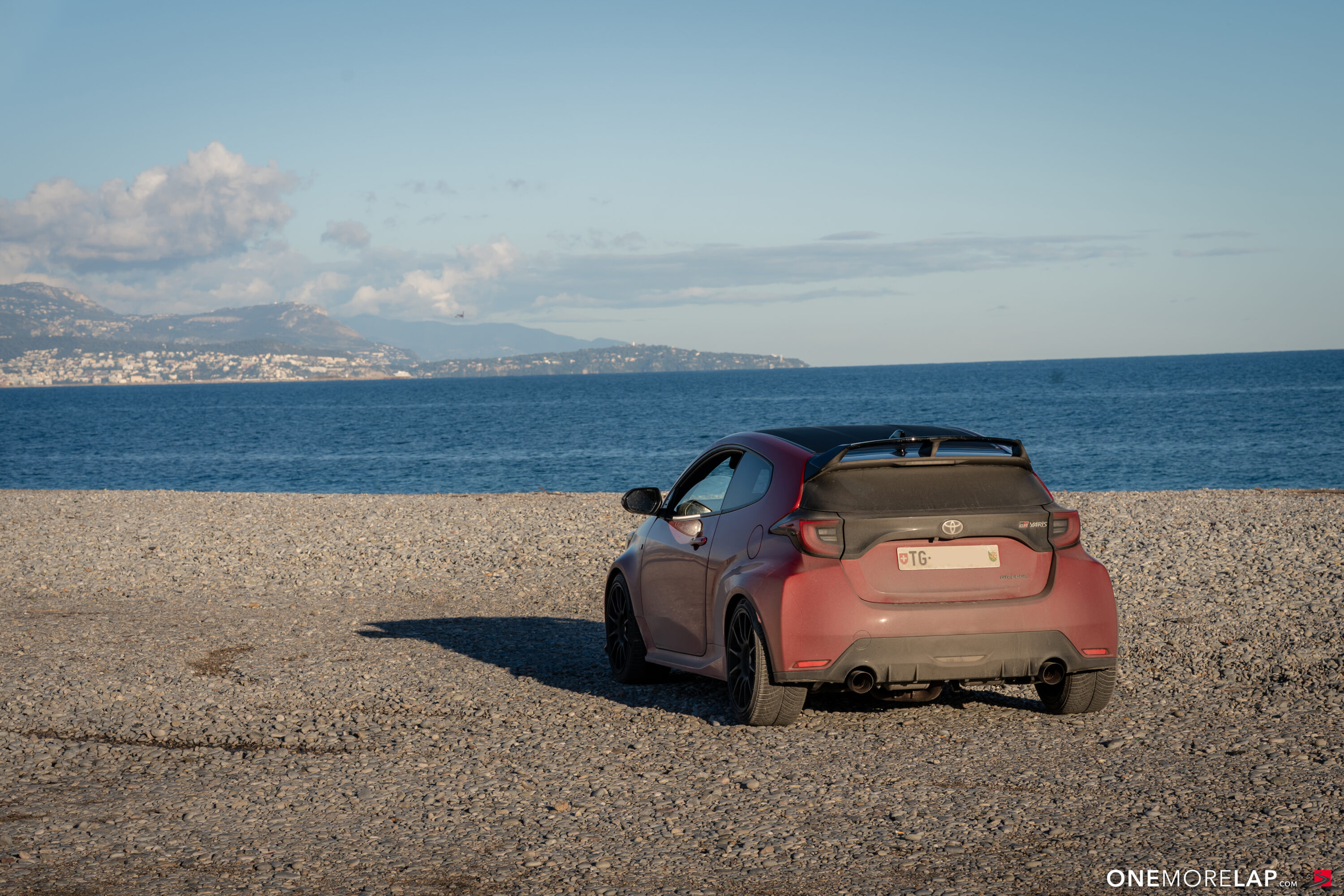 18 Pässe im Winter: Wie sich ein modifizierter Toyota GR Yaris auf der Route Napoléon fährt - Winter-Roadtrip!