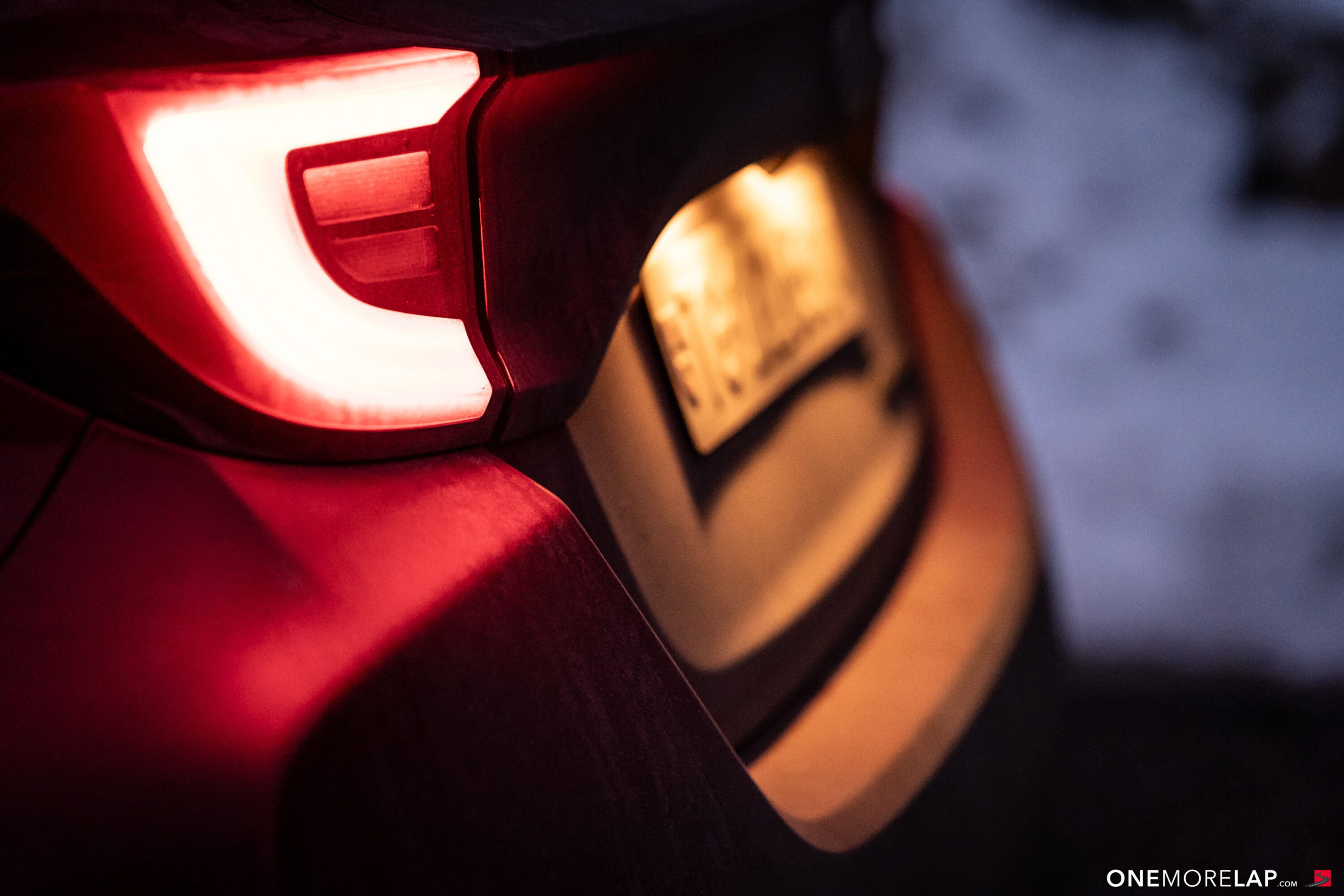18 Pässe im Winter: Wie sich ein modifizierter Toyota GR Yaris auf der Route Napoléon fährt - Winter-Roadtrip!