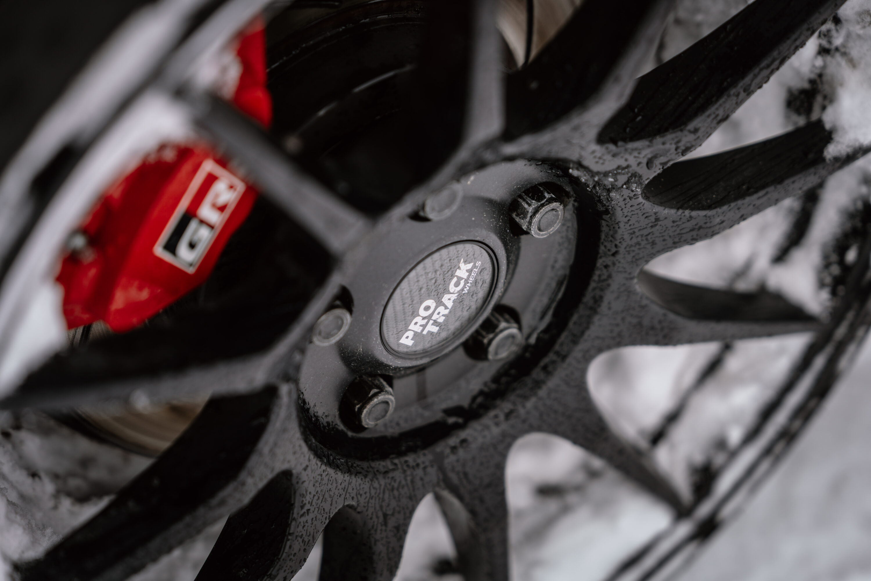 Eis-Tanz auf 2383 Metern: Mit dem Toyota GR Yaris quer über den gesperrten Flüelapass