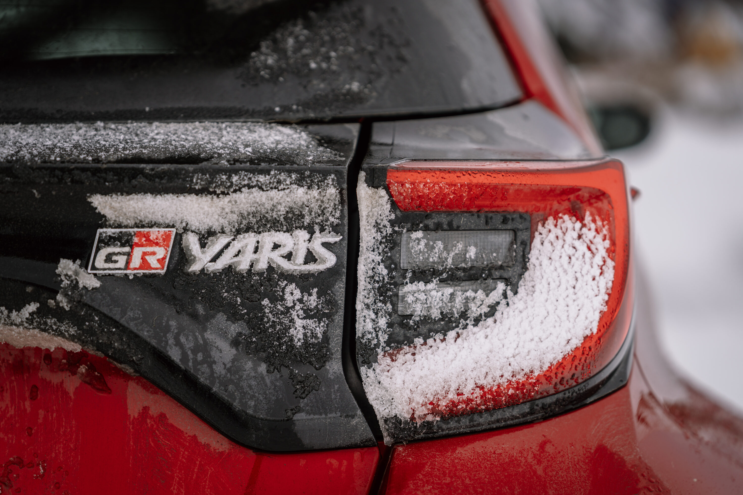 Eis-Tanz auf 2383 Metern: Mit dem Toyota GR Yaris quer über den gesperrten Flüelapass