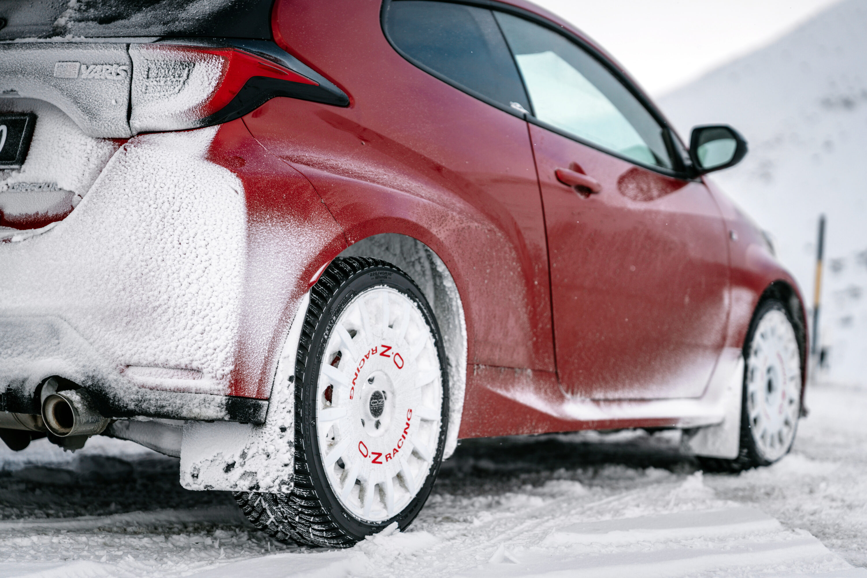 Eis-Tanz auf 2383 Metern: Mit dem Toyota GR Yaris quer über den gesperrten Flüelapass