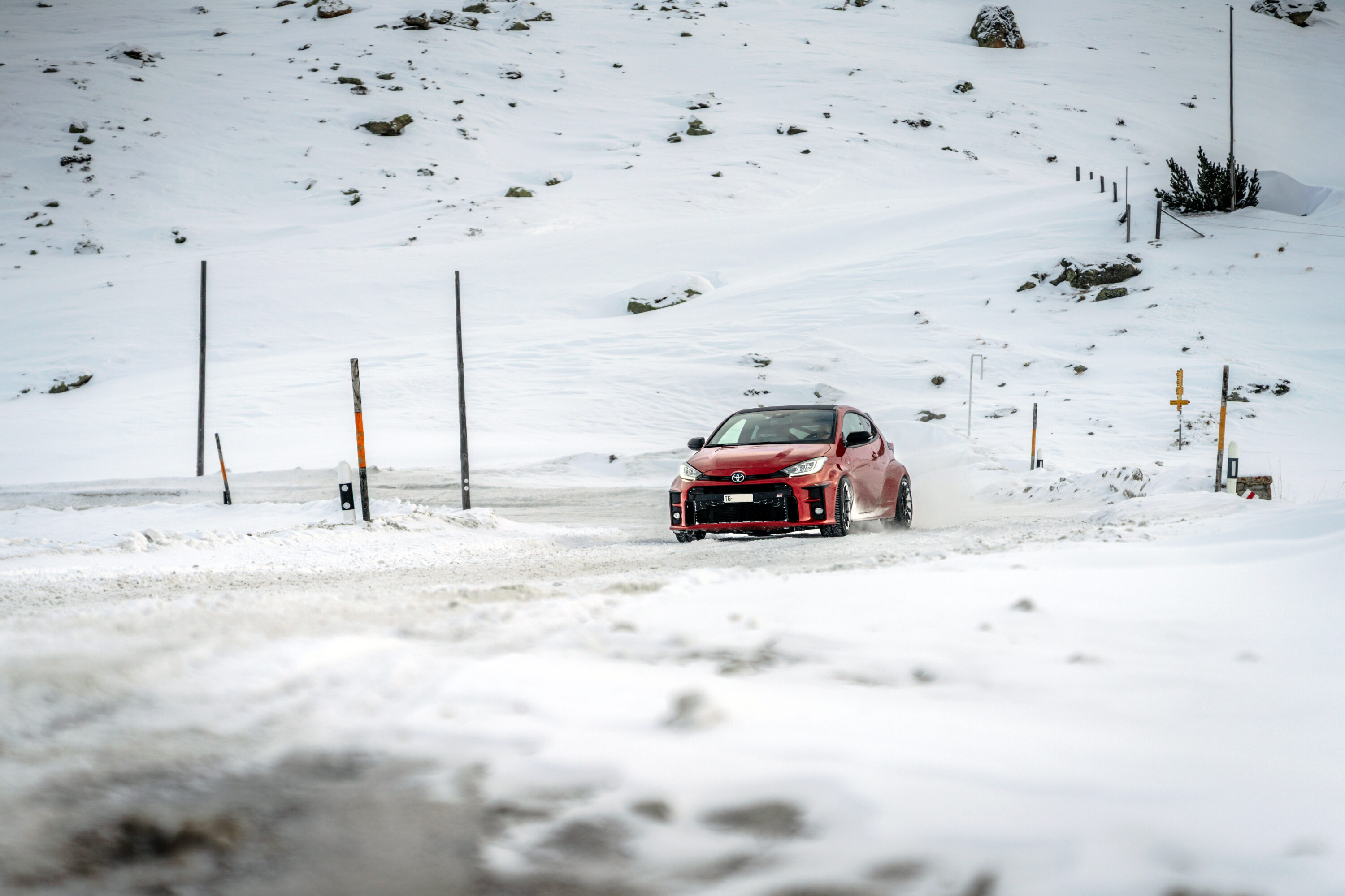 Eis-Tanz auf 2383 Metern: Mit dem Toyota GR Yaris quer über den gesperrten Flüelapass
