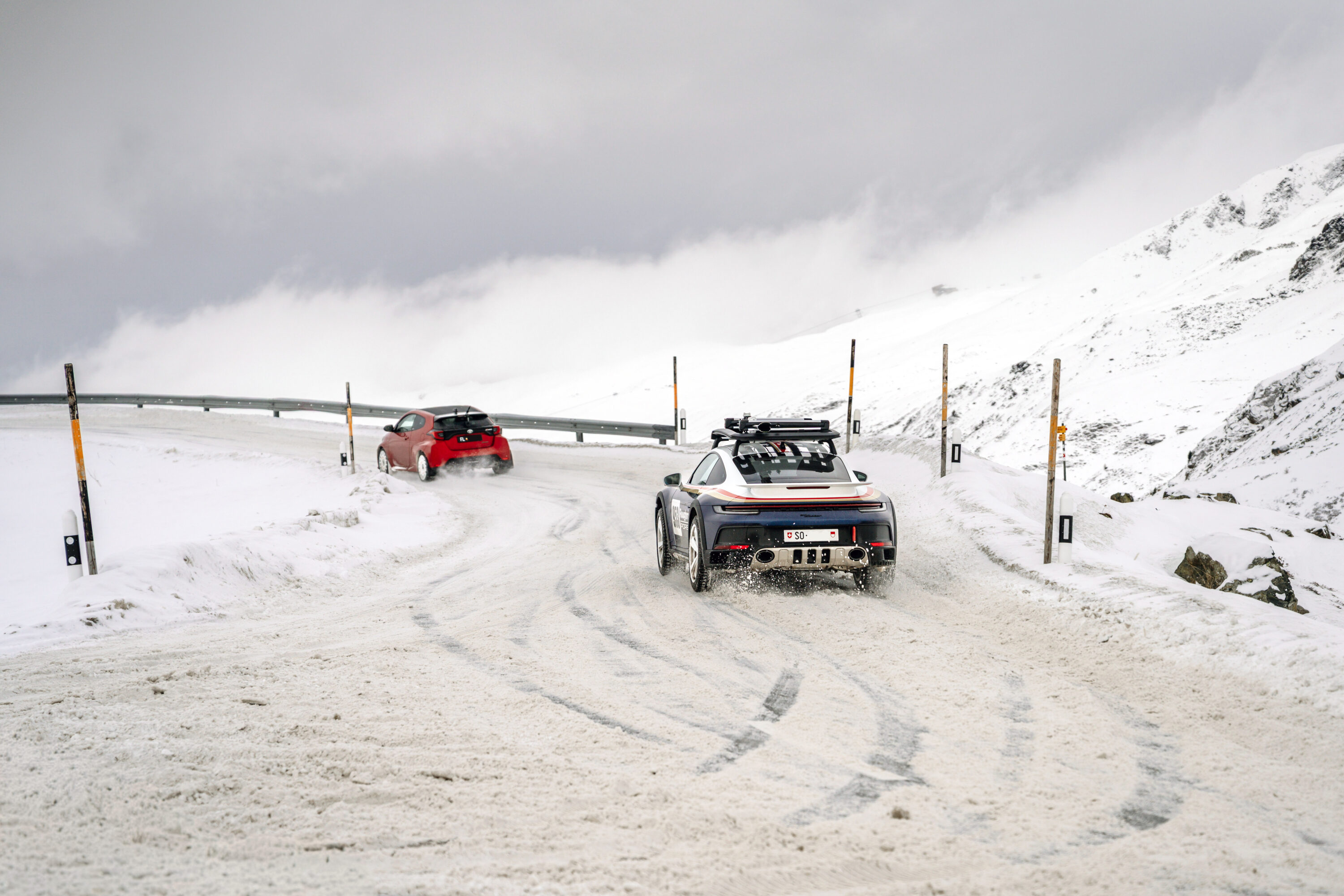 Eis-Tanz auf 2383 Metern: Mit dem Toyota GR Yaris quer über den gesperrten Flüelapass