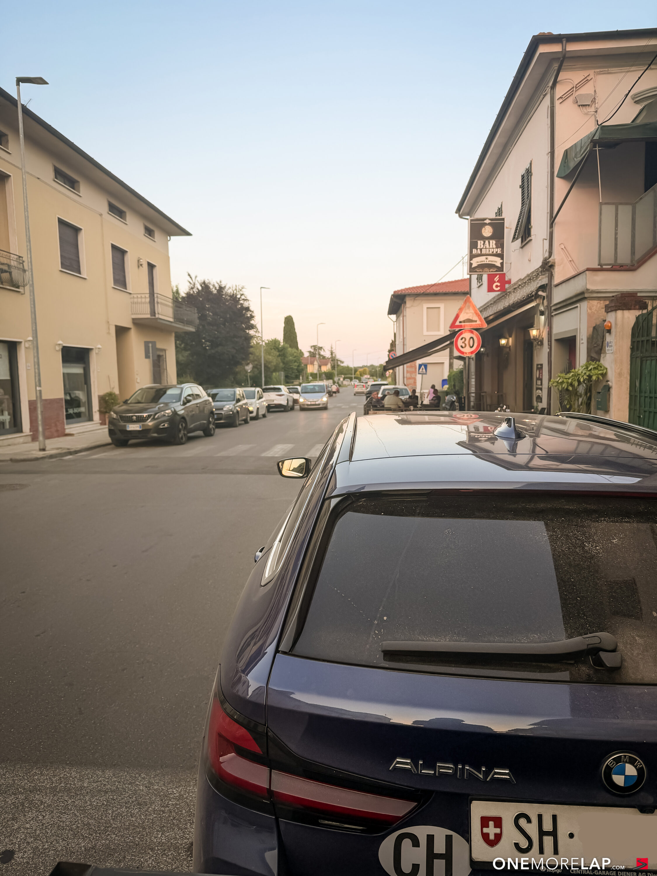 Ferien im falschen Monte Carlo: Mit dem Alpina B5 durch die Toskana, wo kein Bordstein sicher ist