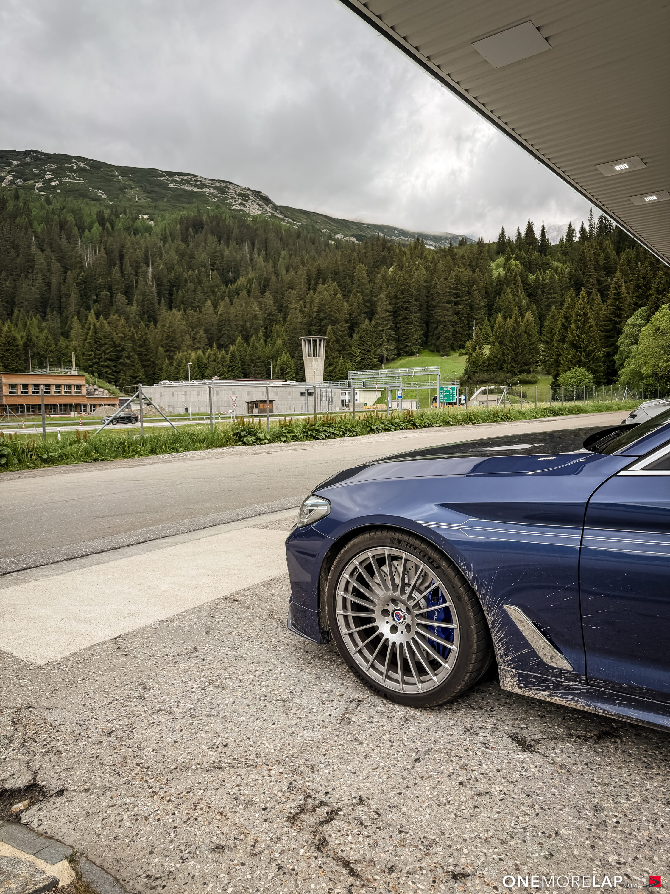 Ferien im falschen Monte Carlo: Mit dem Alpina B5 durch die Toskana, wo kein Bordstein sicher ist