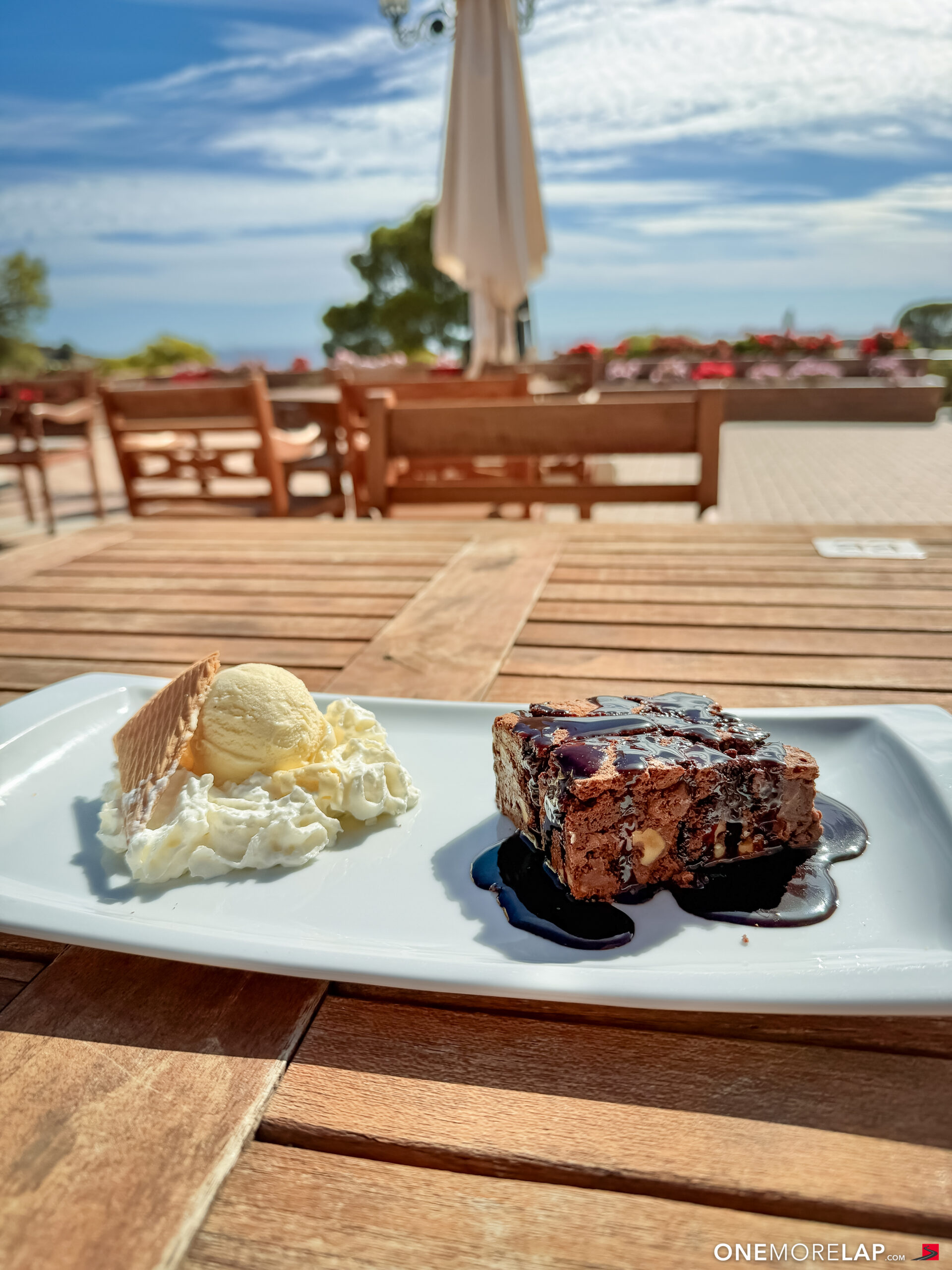 Mittagessen auf der Terrasse des Puig Campana Golf