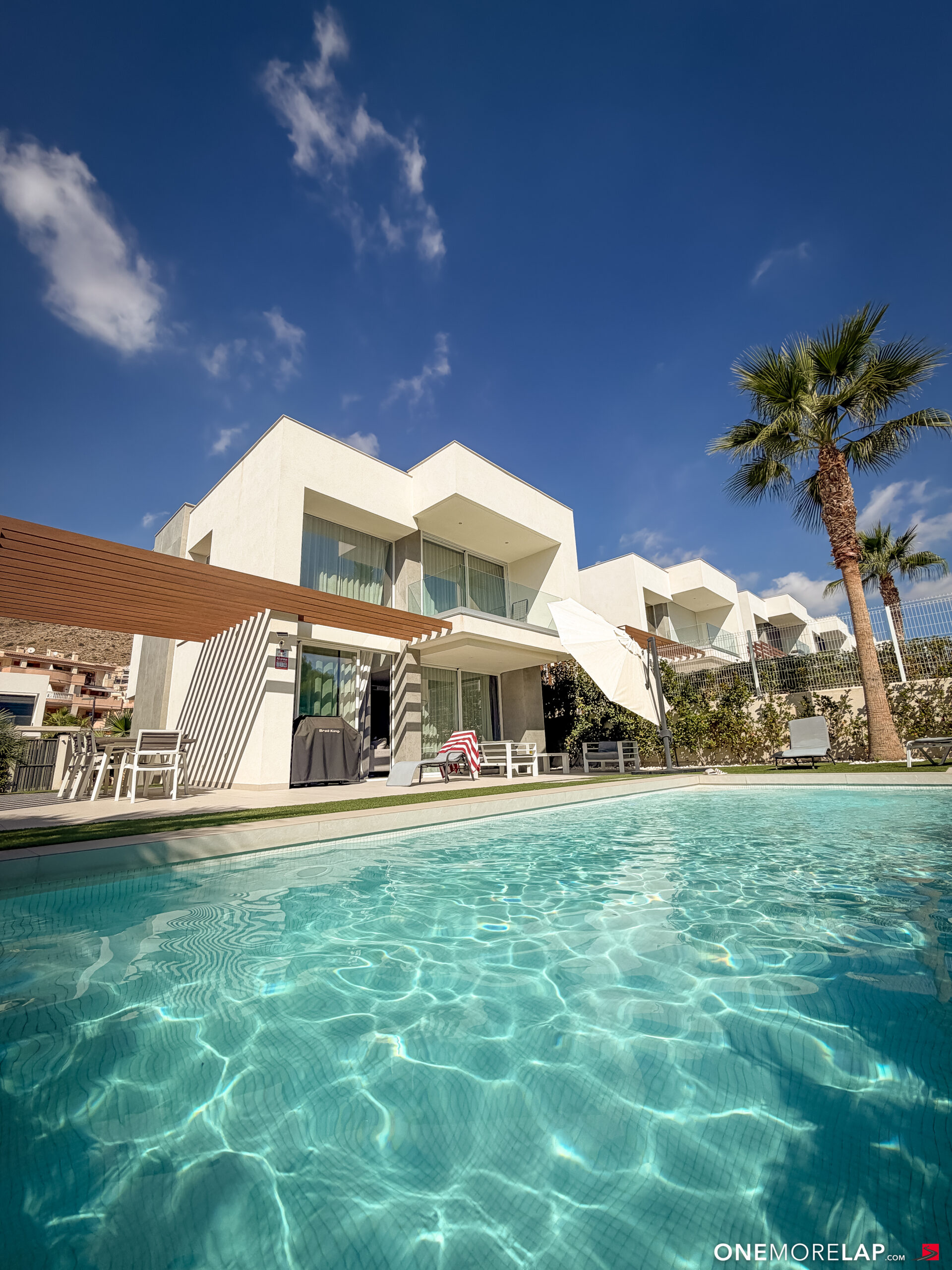 Moderne Villa mit Pool in der Sierra Cortina in Finestrat