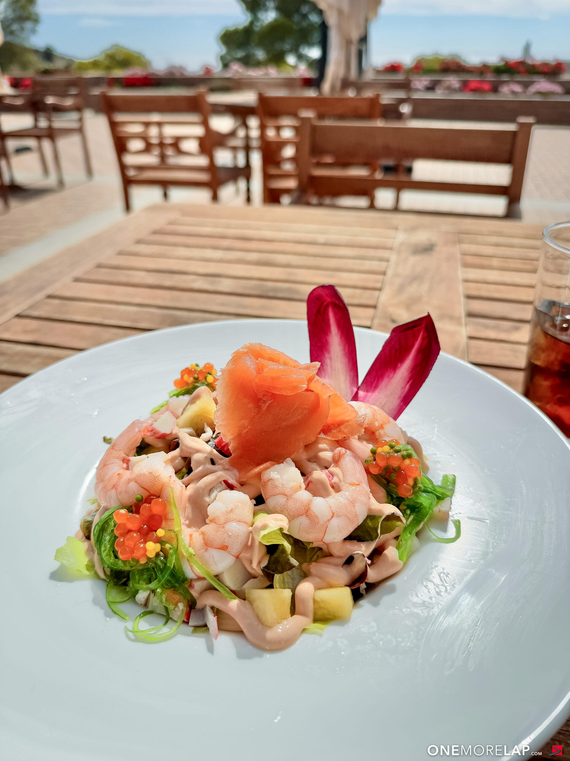 Meeresfrüchtesalat auf der Terrasse des Puig Campana Golf Clubhauses